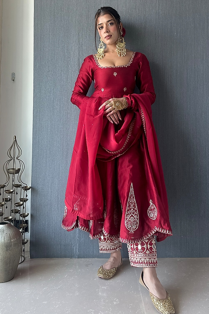 Rustic Red Chanderi & Organza Thread Embroidered Kurta Set by Kisakshi Jaipur at Pernia's Pop Up Shop