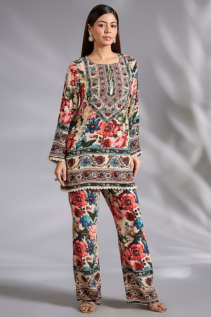Ivory Crepe Floral Digital Printed Kurta Set by CHARU PARASHAR at Pernia's Pop Up Shop