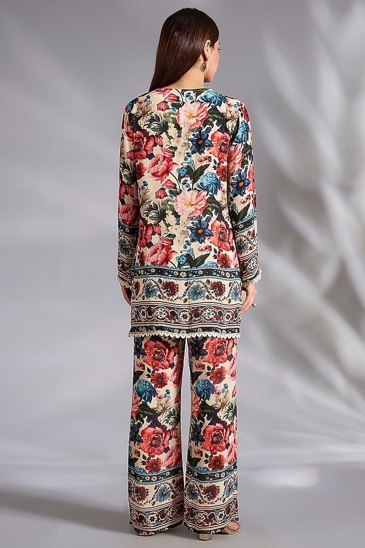 Ivory Crepe Floral Digital Printed Kurta Set by CHARU PARASHAR at Pernia's Pop Up Shop