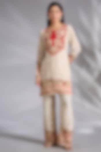 Ivory Crepe Digital Printed Short Kurta Set by CHARU PARASHAR at Pernia's Pop Up Shop