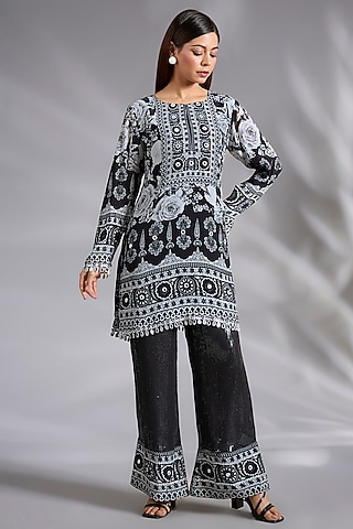 Black & White Crepe Floral Digital Printed Kurta Set by CHARU PARASHAR
