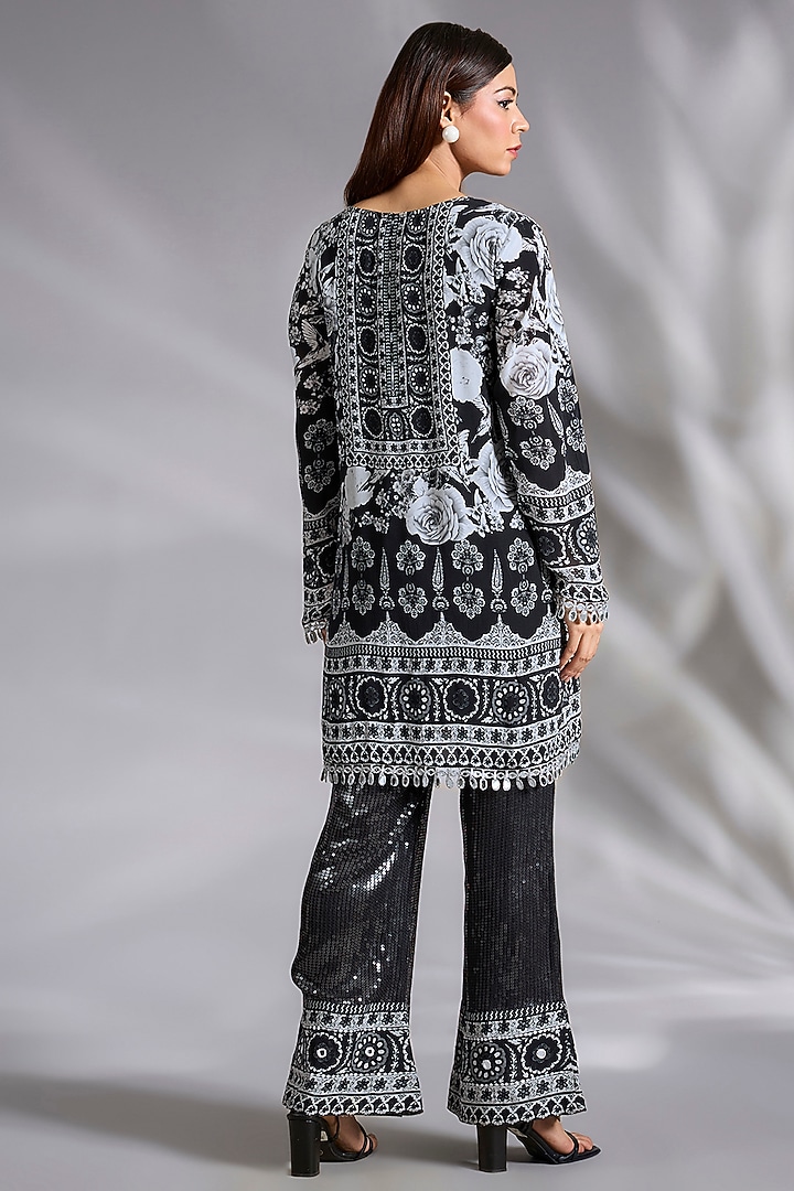 Black & White Crepe Floral Digital Printed Kurta Set by CHARU PARASHAR at Pernia's Pop Up Shop
