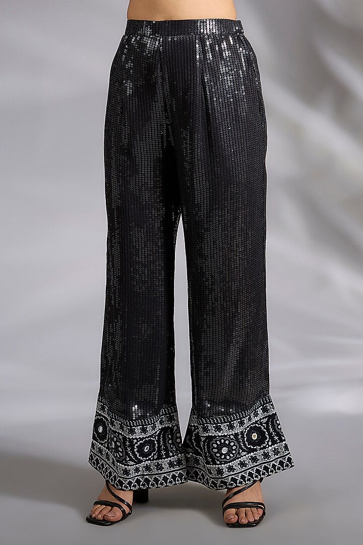 Black & White Crepe Floral Digital Printed Kurta Set by CHARU PARASHAR at Pernia's Pop Up Shop