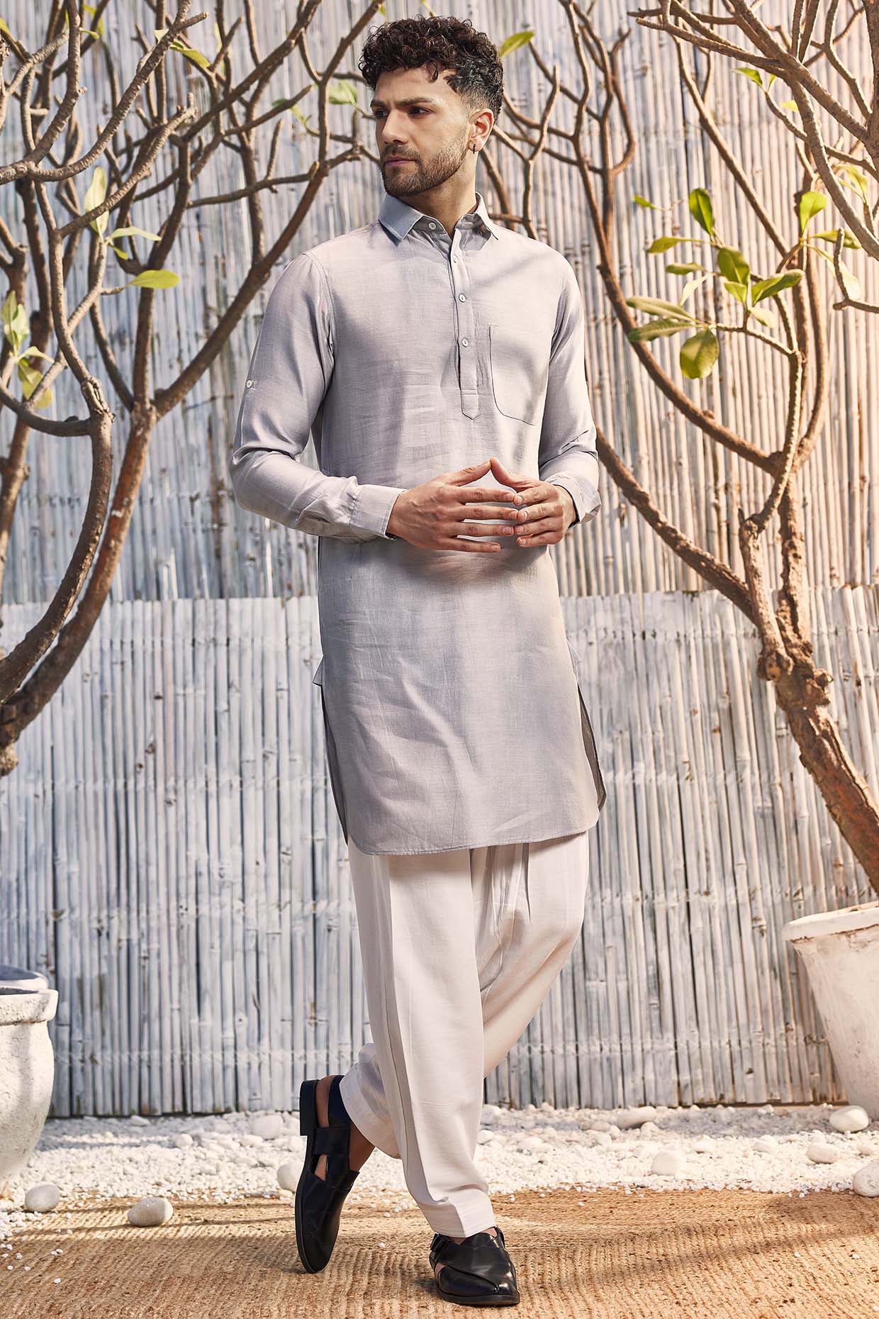 Vikrant Massey lays ethnic fashion goals for men in ₹14k bandi,cream kurta  set | Fashion Trends - Hindustan Times