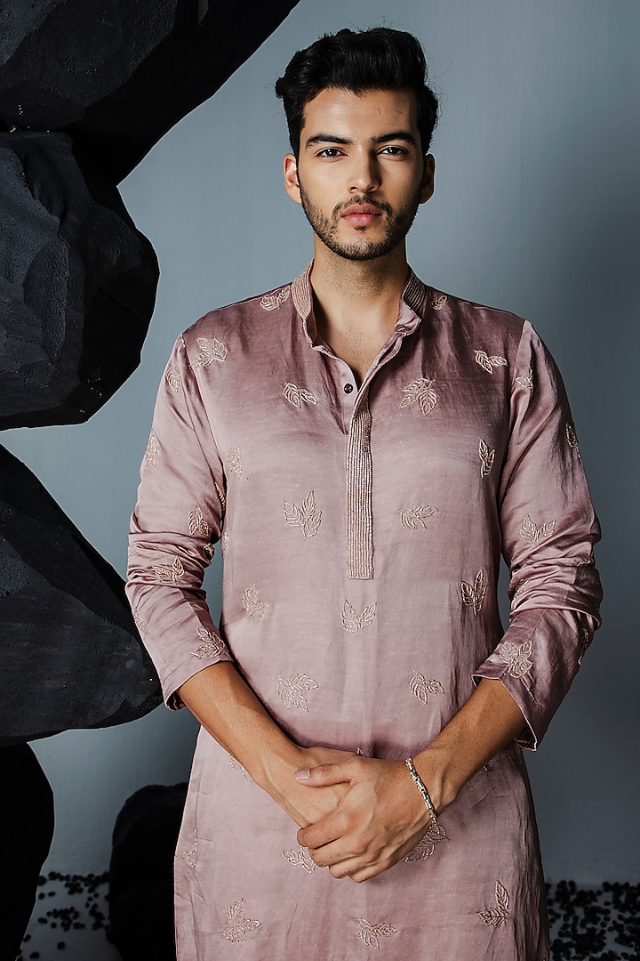 Mauve Linen Silk Hand Embroidered Kurta Set by Contrast By Parth at Pernia's Pop Up Shop