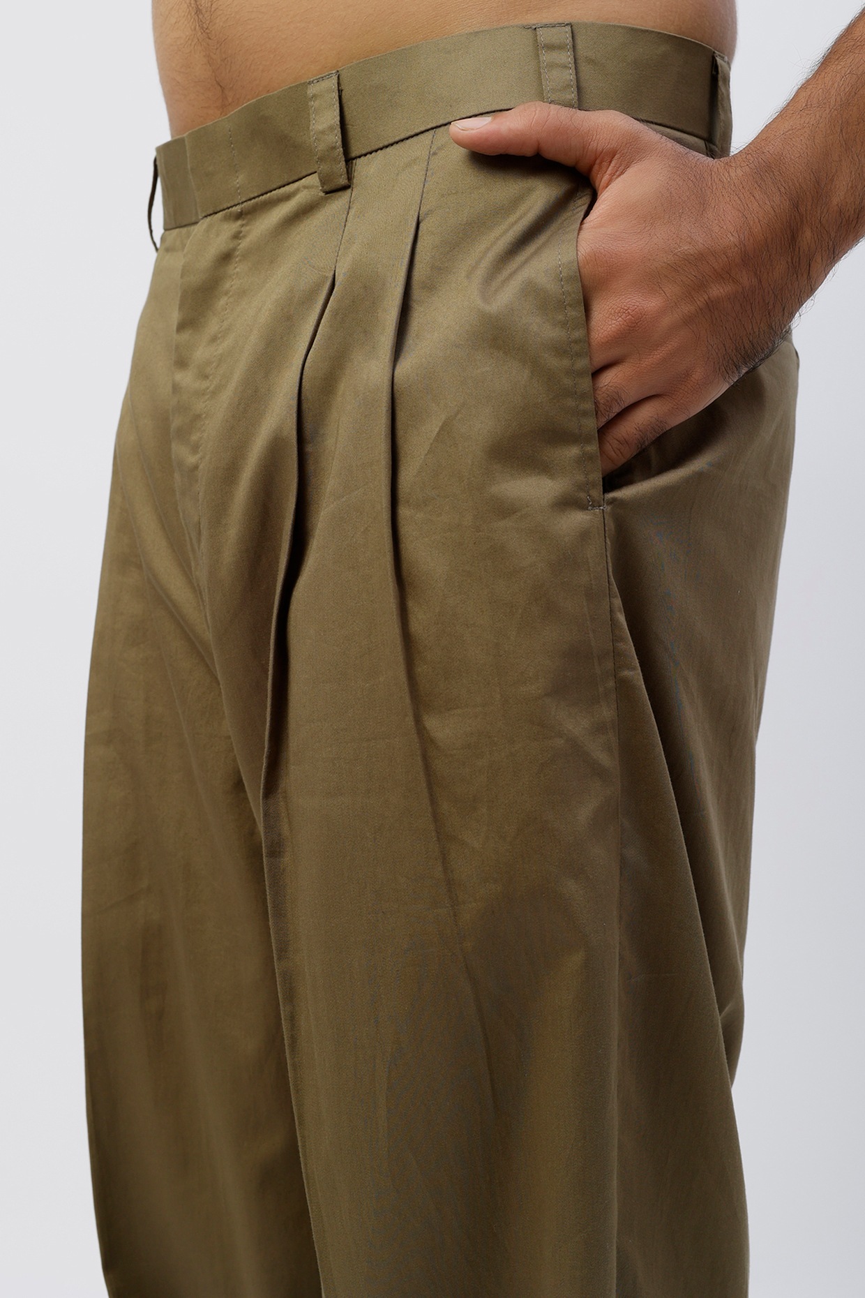 Brown Pure Egyptian Cotton Pleated Cargo Pants Design by The Circus by Sana  Shah Bhattad Men at Pernias Pop Up Shop 2023