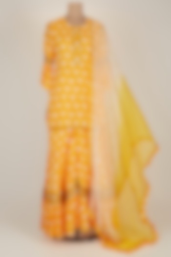 Yellow Printed Kurta Set With Gota Borders by SONNET at Pernia's Pop Up Shop