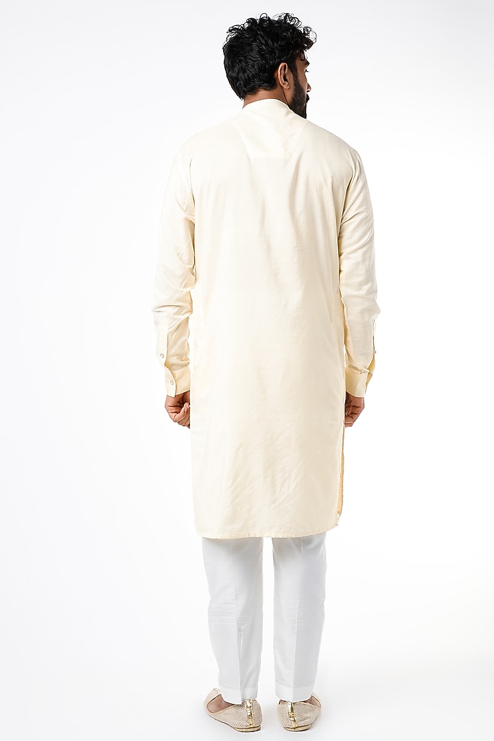 Beige Kurta Set With Mirror Work by Chatenya Mittal at Pernia's Pop Up Shop