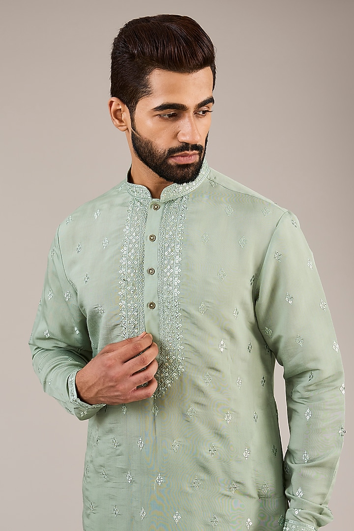 Green Silk Blend Patra Embroidered Kurta Set by Chatenya Mittal at Pernia's Pop Up Shop