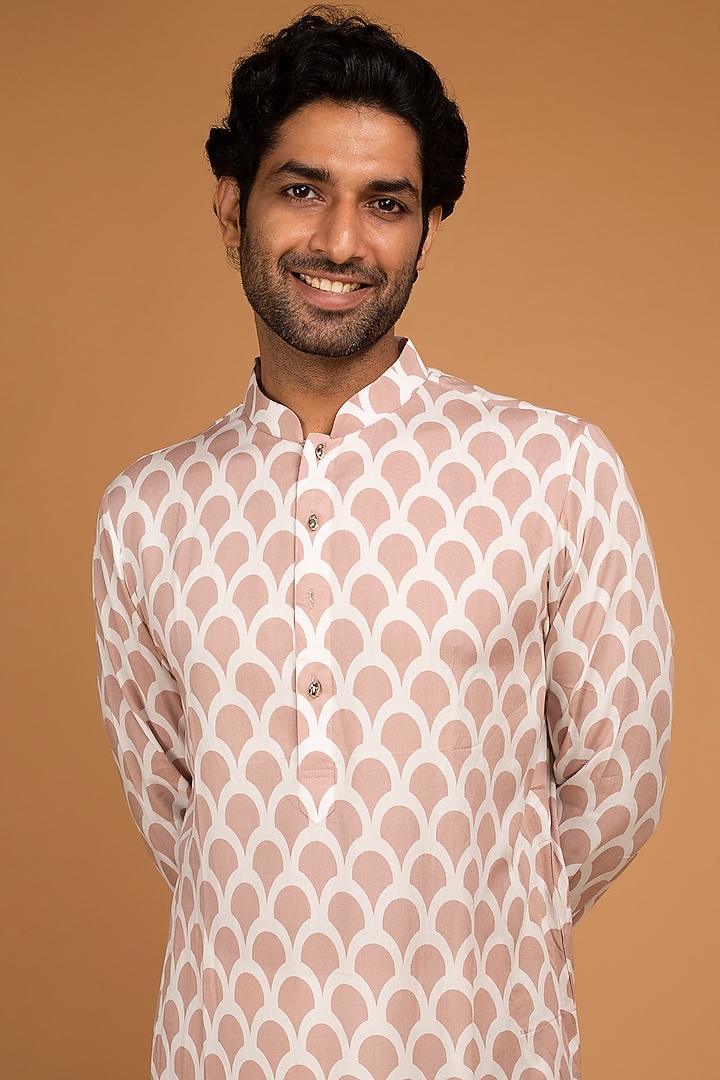 Peach Cotton Printed Kurta Set by Chatenya Mittal at Pernia's Pop Up Shop