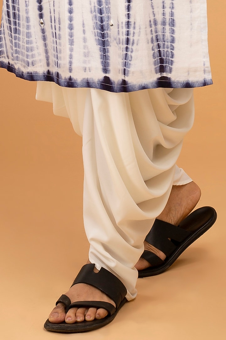 Navy Blue Silk Blend Embroidered Kurta Set by Chatenya Mittal at Pernia's Pop Up Shop