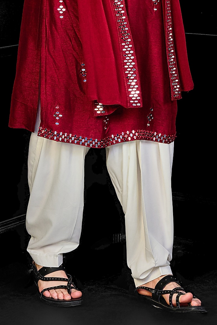 Maroon Silk Blend Mirror Embroidered Kurta Set by Chatenya Mittal at Pernia's Pop Up Shop