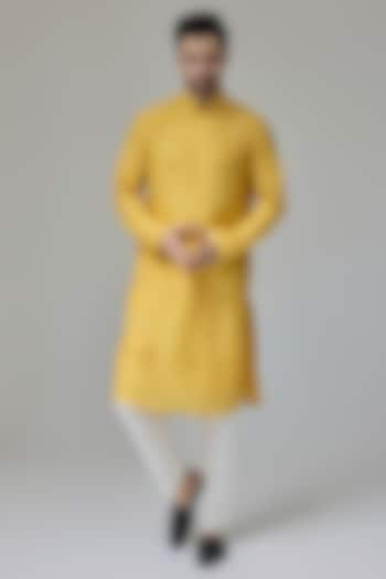 Yellow Cotton Silk Mirror Work Kurta Set by Chatenya Mittal at Pernia's Pop Up Shop