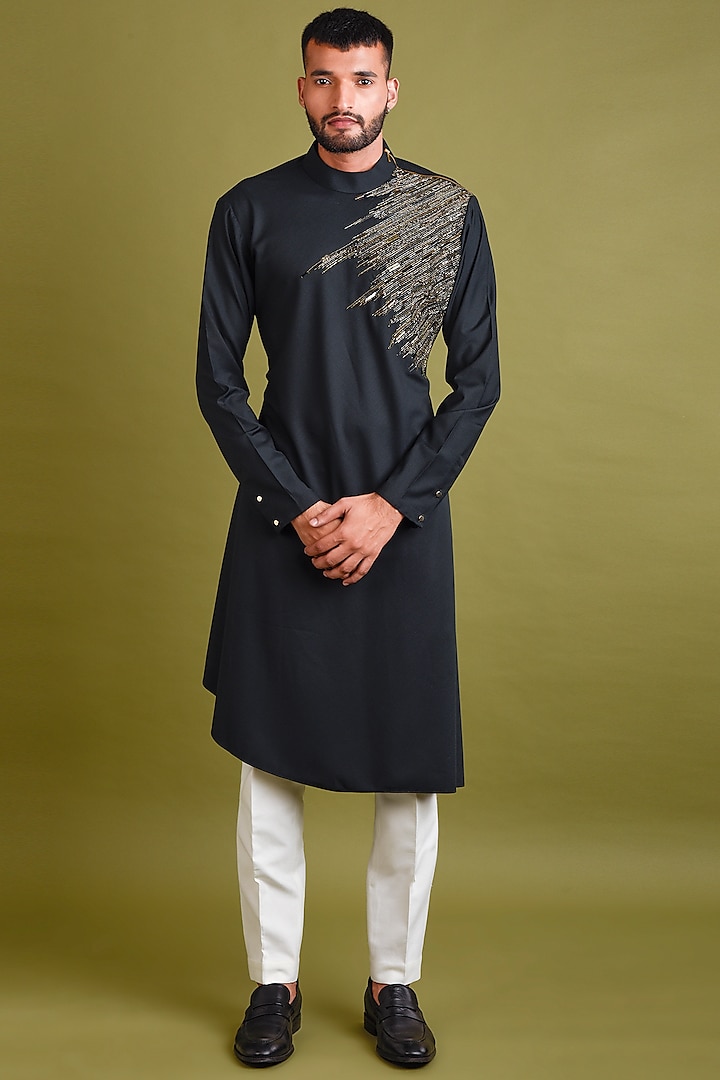 Black Embroidered Kurta Set by Chatenya Mittal at Pernia's Pop Up Shop