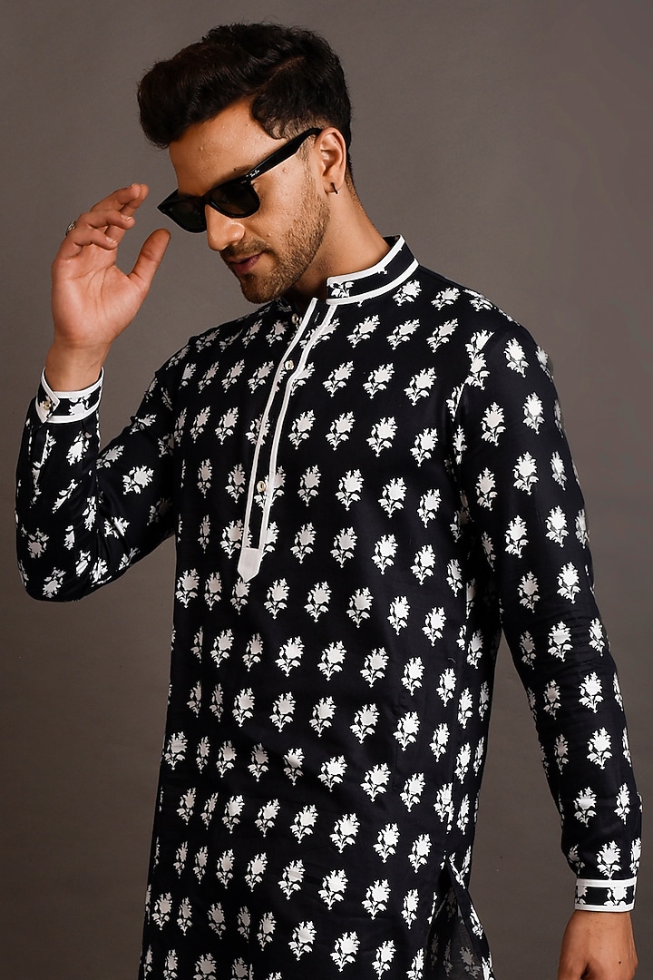 Black Embroidered Kurta Set by Chatenya Mittal at Pernia's Pop Up Shop