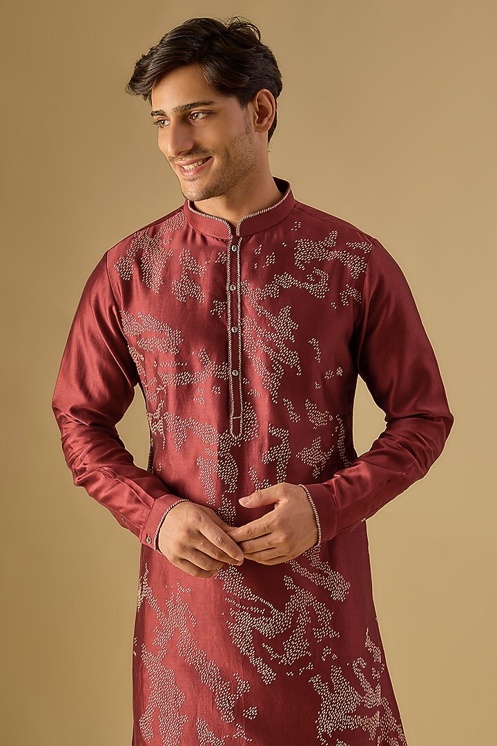 Red Chanderi Embroidered Kurta Set by Countrymade at Pernia's Pop Up Shop