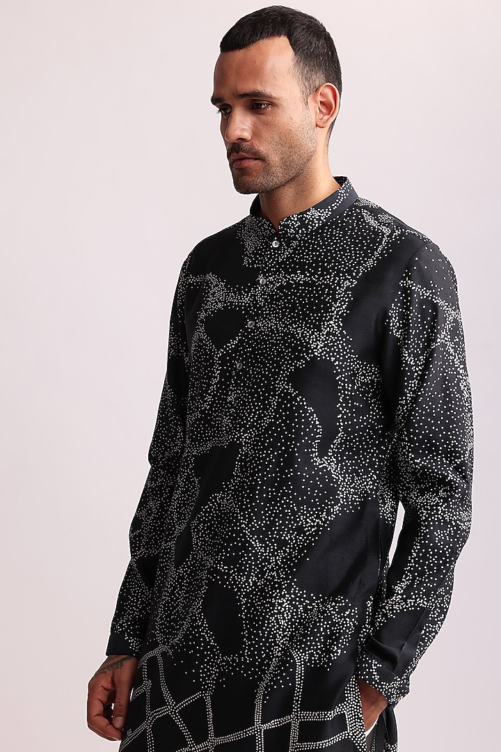 Charcoal Grey Silk Printed Kurta by Countrymade at Pernia's Pop Up Shop