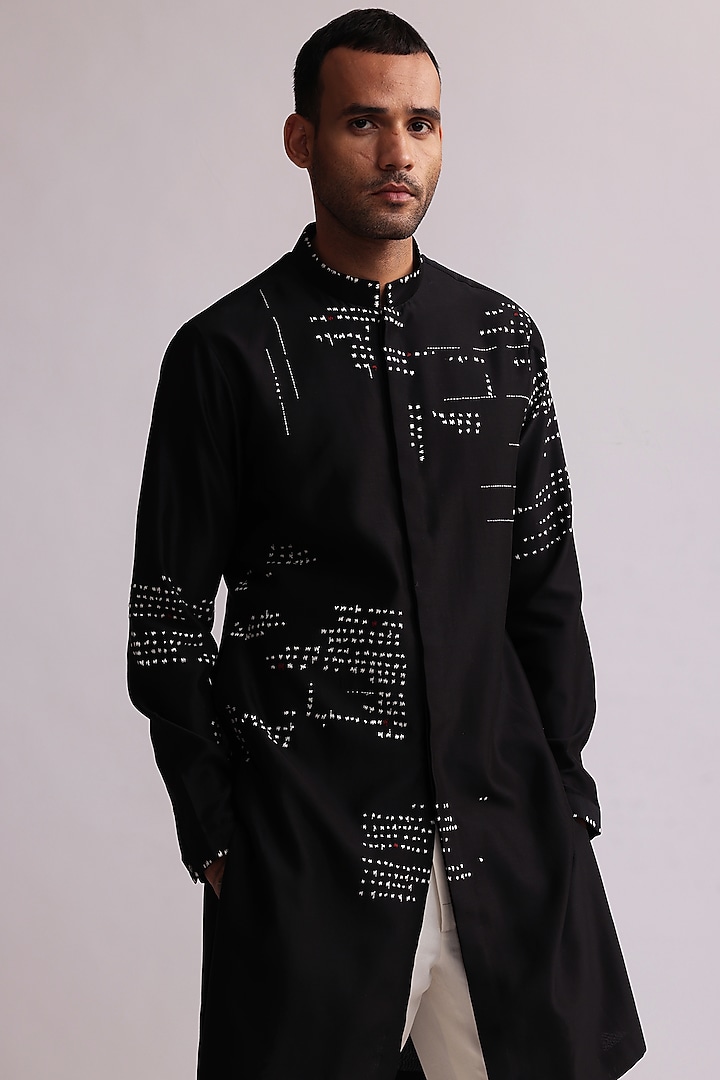 Black Chanderi Embroidered Kurta Set by Countrymade at Pernia's Pop Up Shop