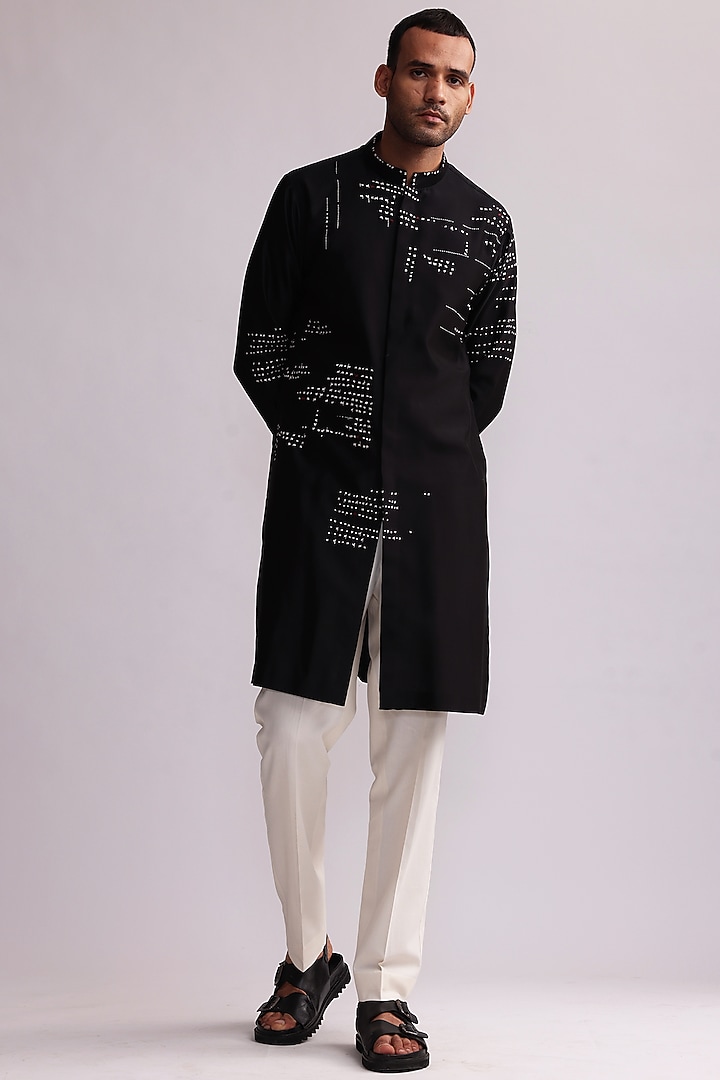 Black Chanderi Embroidered Kurta Set by Countrymade at Pernia's Pop Up Shop