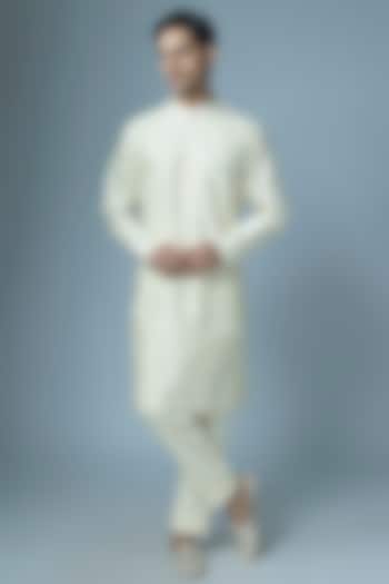 Ivory Chanderi Kurta Set by Countrymade at Pernia's Pop Up Shop