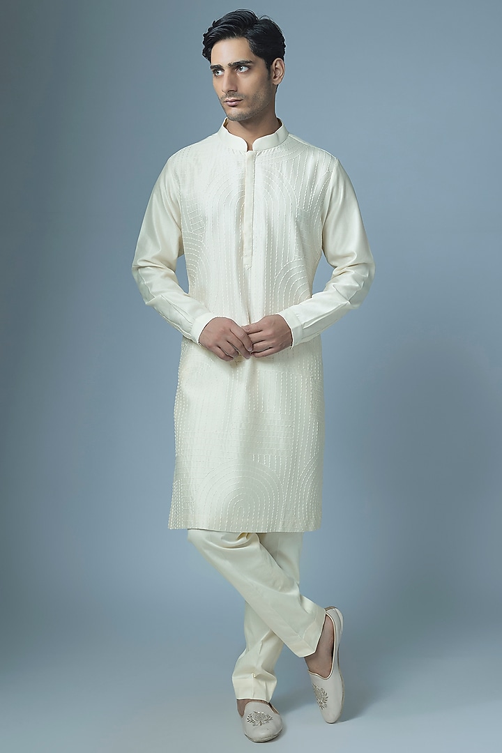 Ivory Chanderi Kurta Set by Countrymade at Pernia's Pop Up Shop