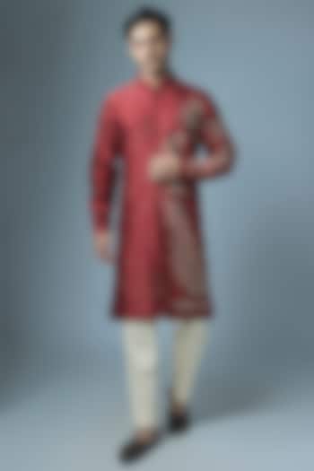 Maroon Chanderi Kurta Set by Countrymade at Pernia's Pop Up Shop