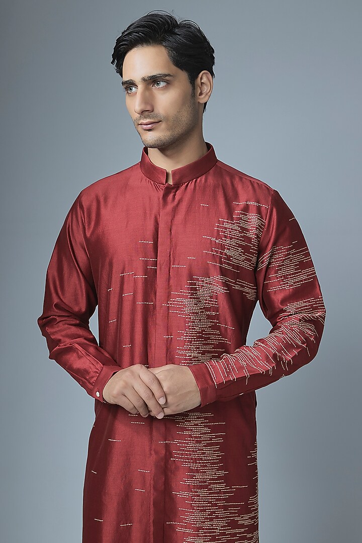 Maroon Chanderi Kurta Set by Countrymade at Pernia's Pop Up Shop