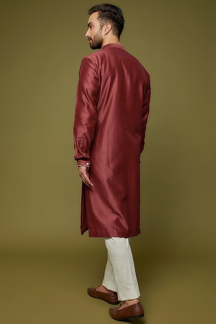 Maroon Chanderi Embroidered Kurta Set by Countrymade at Pernia's Pop Up Shop