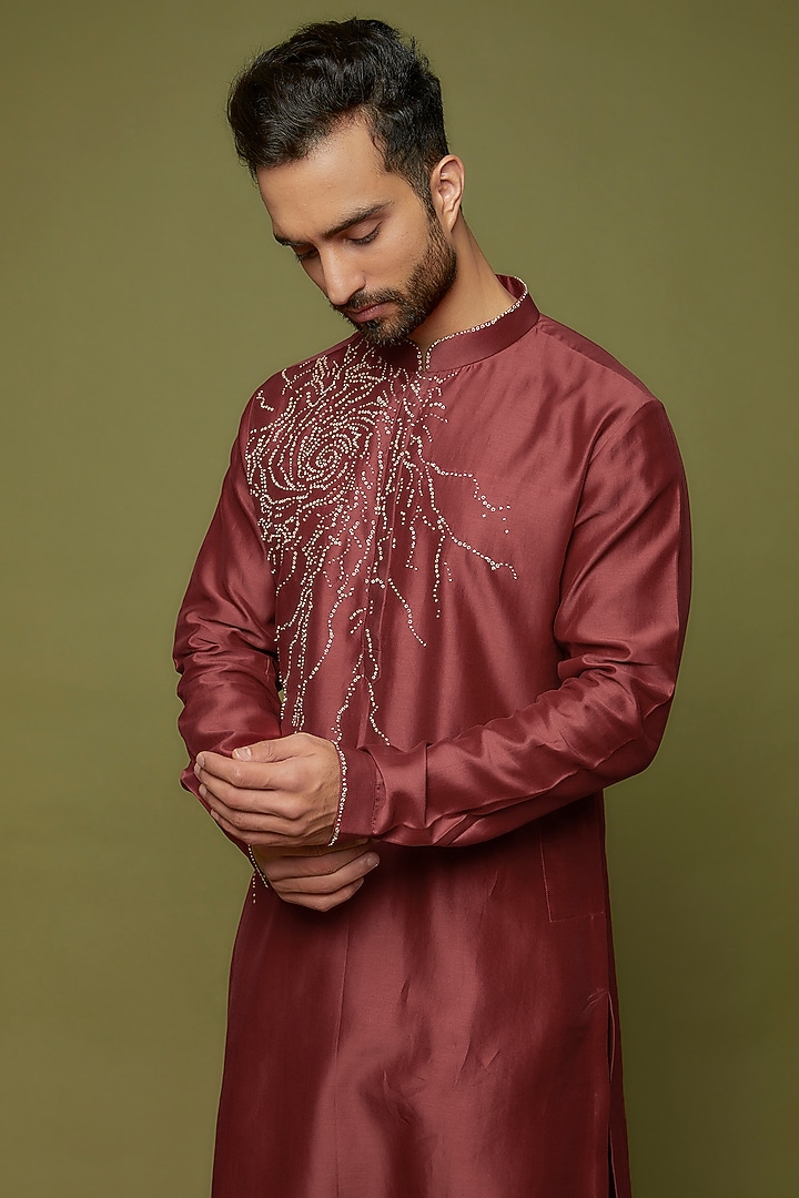Maroon Chanderi Embroidered Kurta Set by Countrymade at Pernia's Pop Up Shop