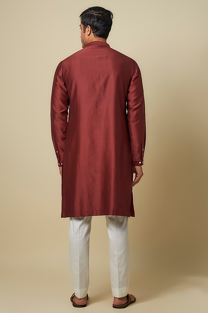 Maroon Chanderi Embroidered Kurta Set by Countrymade at Pernia's Pop Up Shop