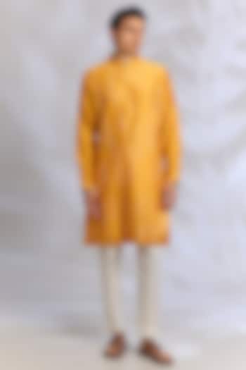 Mustard Chanderi Kurta Set by Countrymade at Pernia's Pop Up Shop