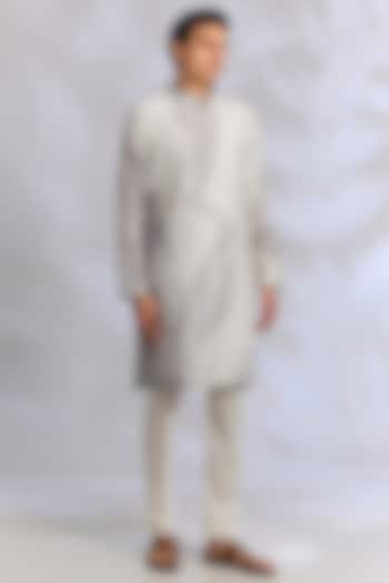 Silver & Ivory Chanderi Kurta Set by Countrymade at Pernia's Pop Up Shop