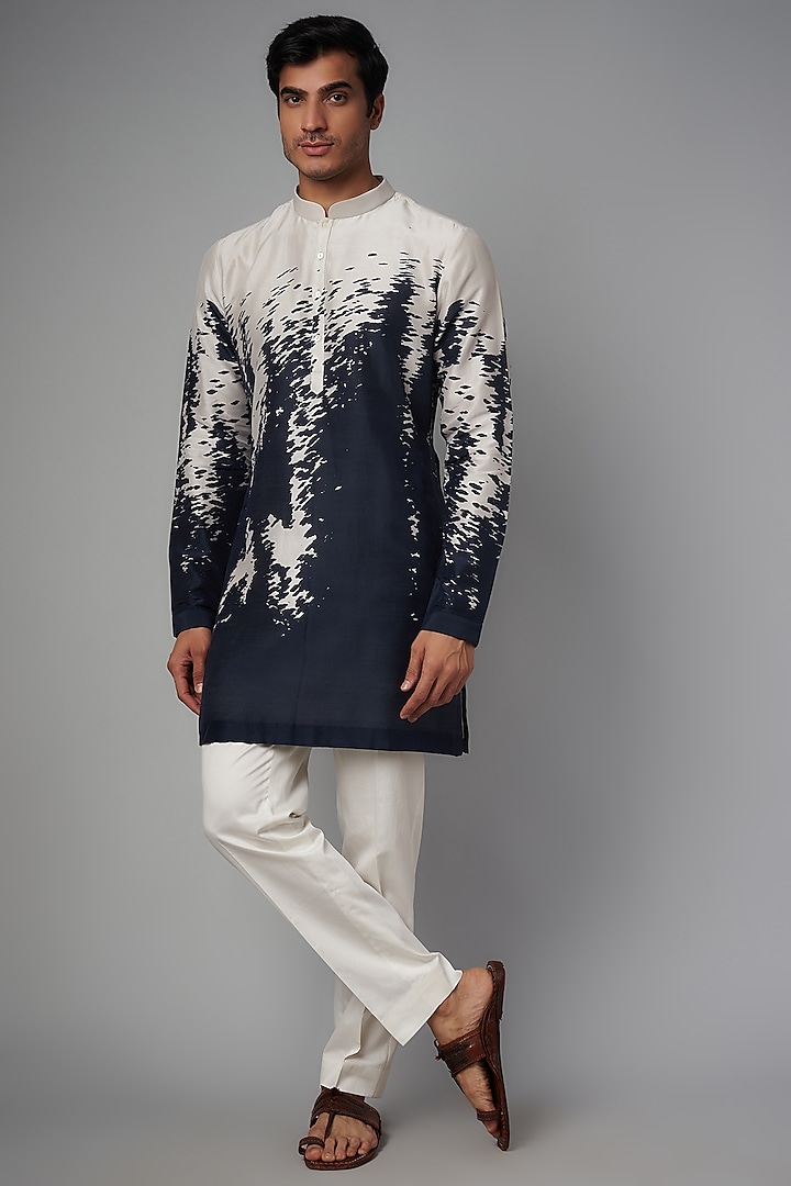Navy Blue Ombre Chanderi Silk Printed Kurta by Countrymade at Pernia's Pop Up Shop