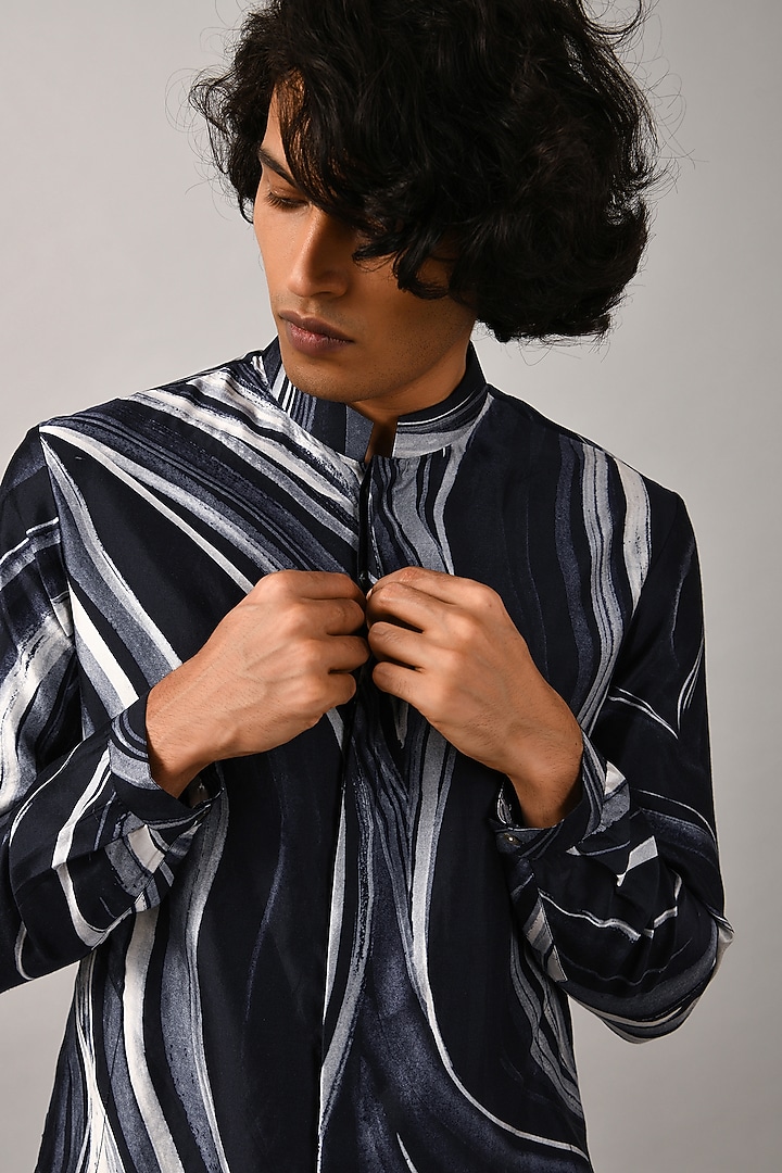 Navy Silk Printed Kurta by Countrymade at Pernia's Pop Up Shop