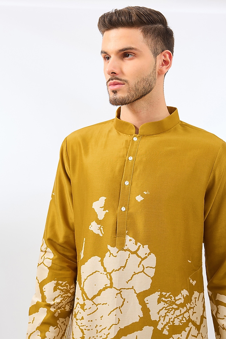 Mustard Chanderi Kurta by Countrymade at Pernia's Pop Up Shop
