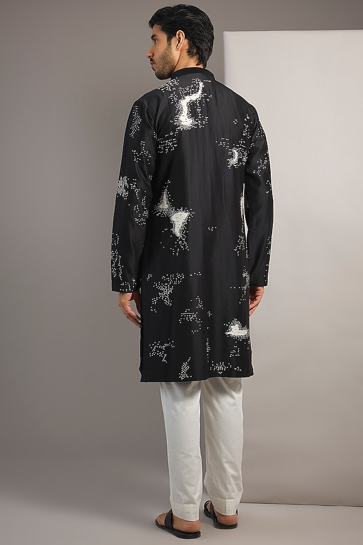 Black Chanderi Embroidered Kurta Set by Countrymade at Pernia's Pop Up Shop