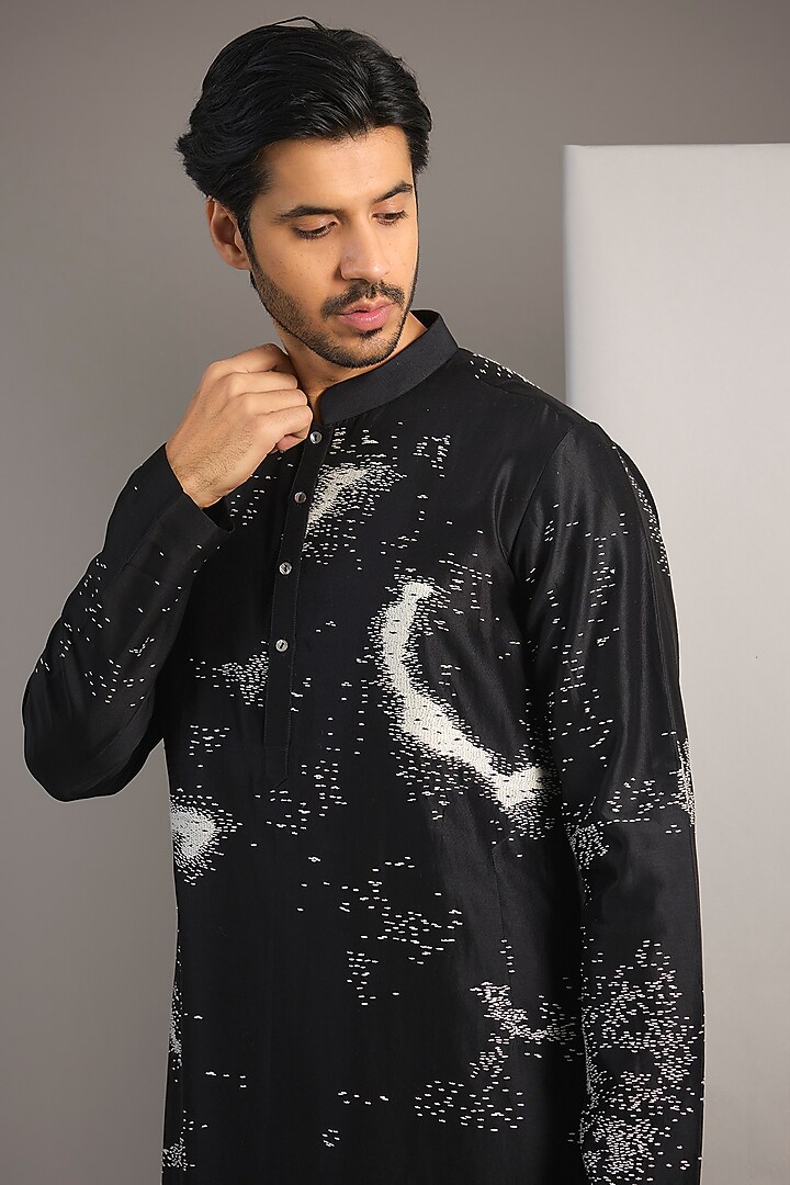 Black Chanderi Embroidered Kurta Set by Countrymade at Pernia's Pop Up Shop