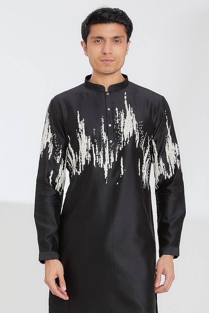 Black Chanderi Embroidered Kurta Set by Countrymade at Pernia's Pop Up Shop