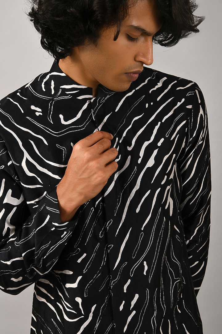 Black Cotton Silk Printed Front-Open Kurta by Countrymade at Pernia's Pop Up Shop