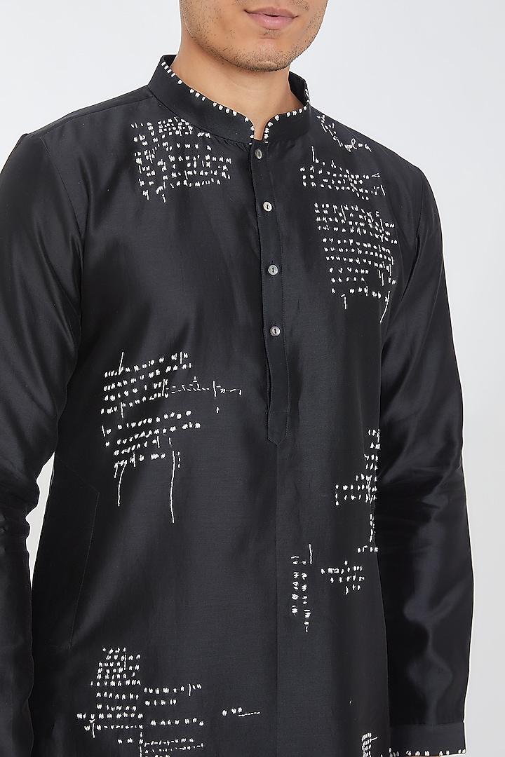Black Chanderi Embroidered Kurta Set by Countrymade at Pernia's Pop Up Shop
