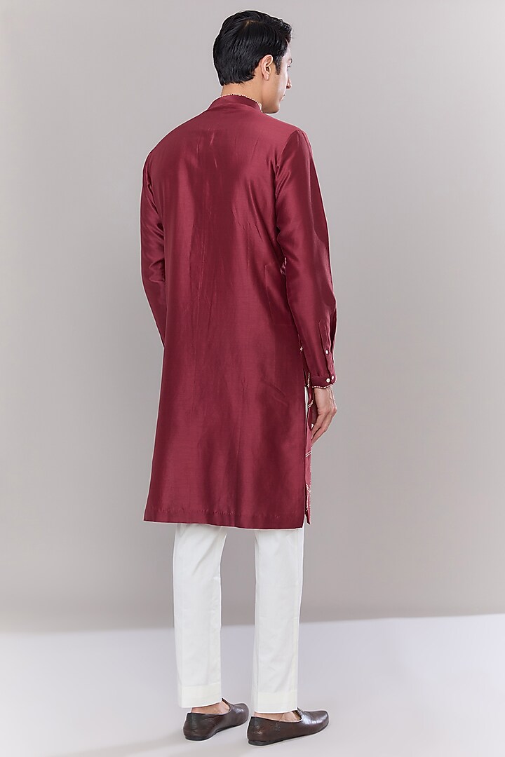 Red Chanderi Embroidered Kurta Set by Countrymade at Pernia's Pop Up Shop