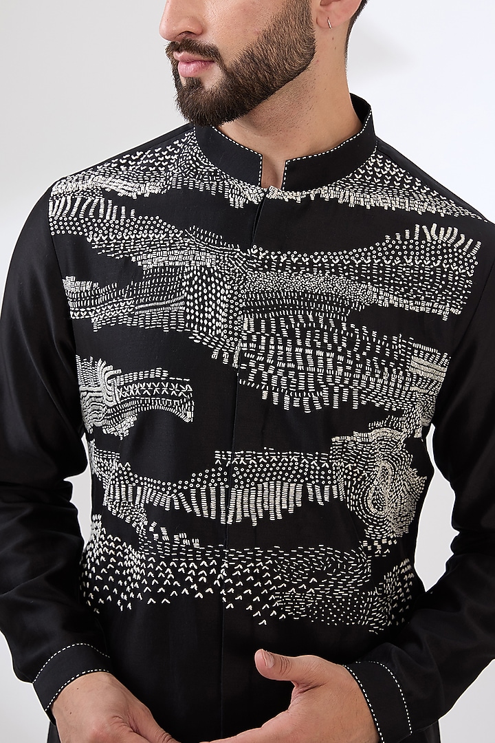 Black Chanderi Embroidered Kurta Set by Countrymade at Pernia's Pop Up Shop