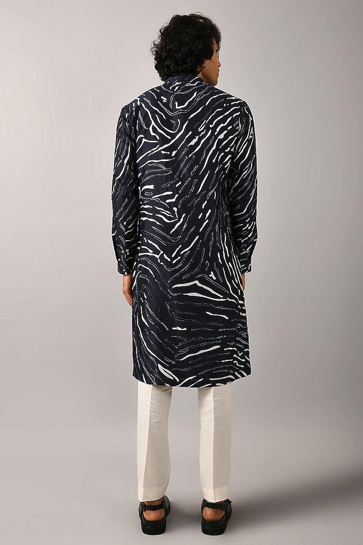 Navy Blue Cotton Silk Printed Kurta by Countrymade at Pernia's Pop Up Shop
