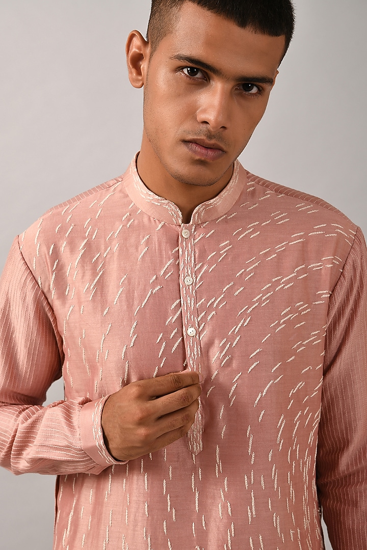 Dusty Pink Chanderi Hand Embroidered Kurta Set by Countrymade at Pernia's Pop Up Shop