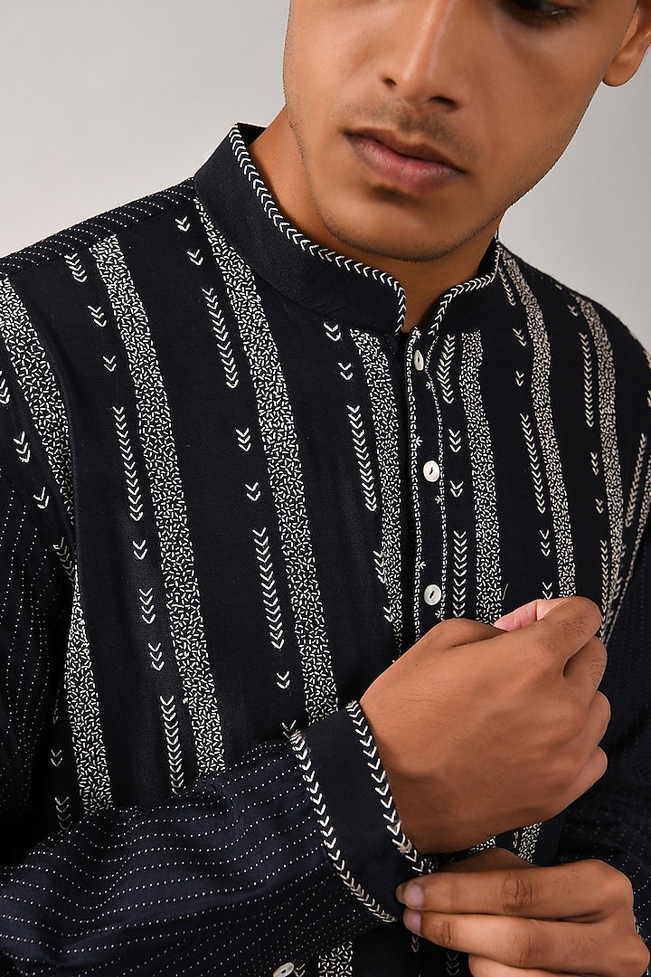 Navy Blue Contrail Chanderi Embroidered Kurta by Countrymade at Pernia's Pop Up Shop