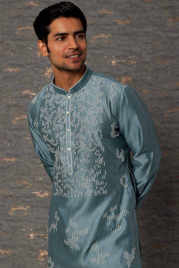Blue Embroidered Kurta Set by Countrymade at Pernia's Pop Up Shop