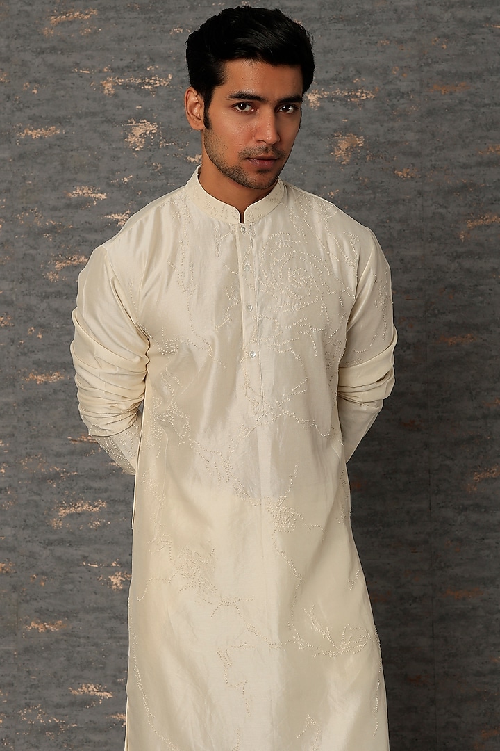 White Chanderi Embroidered Kurta Set by Countrymade at Pernia's Pop Up Shop