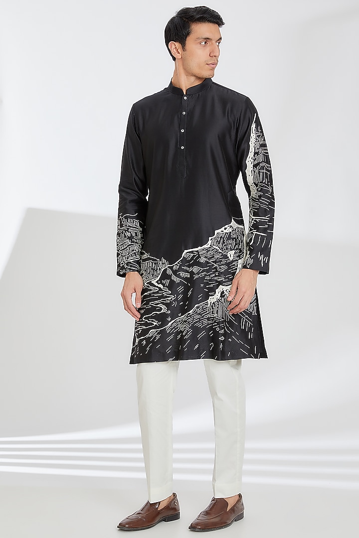Black Chanderi Embroidered Kurta Set by Countrymade at Pernia's Pop Up Shop