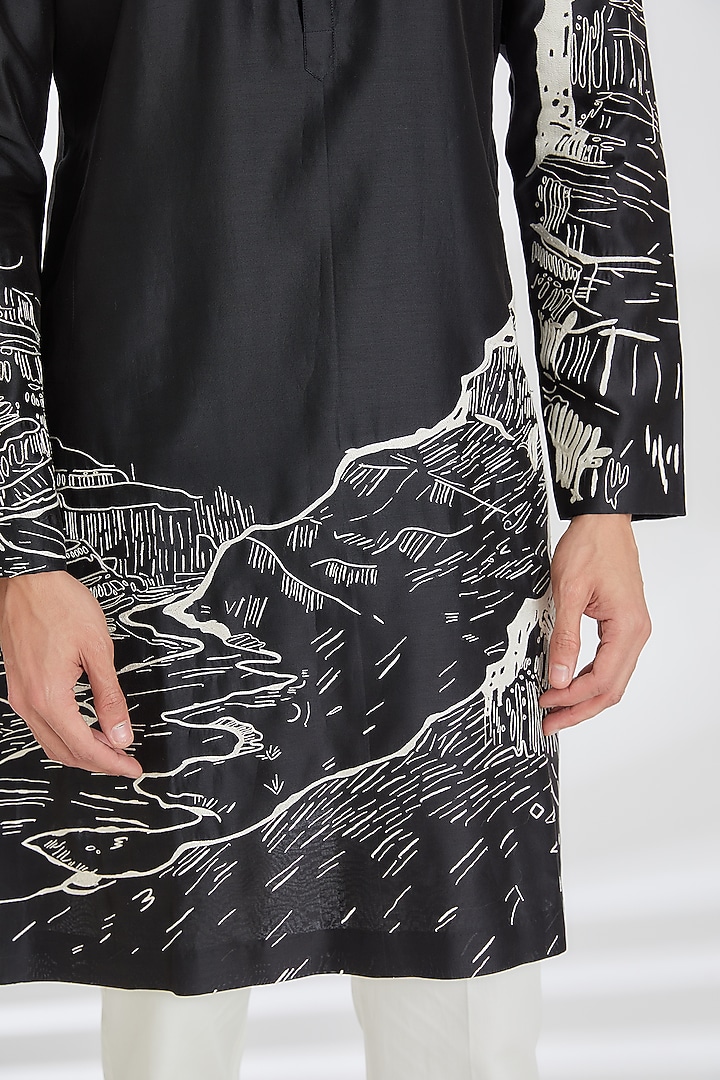 Black Chanderi Embroidered Kurta Set by Countrymade at Pernia's Pop Up Shop