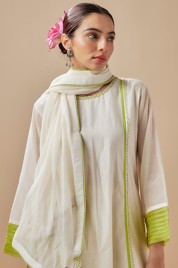 Ivory Chanderi Silk Resham Embroidered Dupatta by Cupid Cotton at Pernia's Pop Up Shop